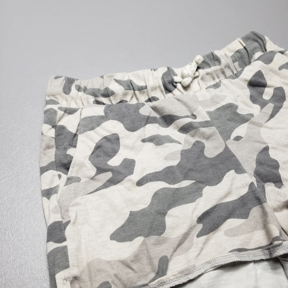 old navy girls size large 10-12 camo shorts